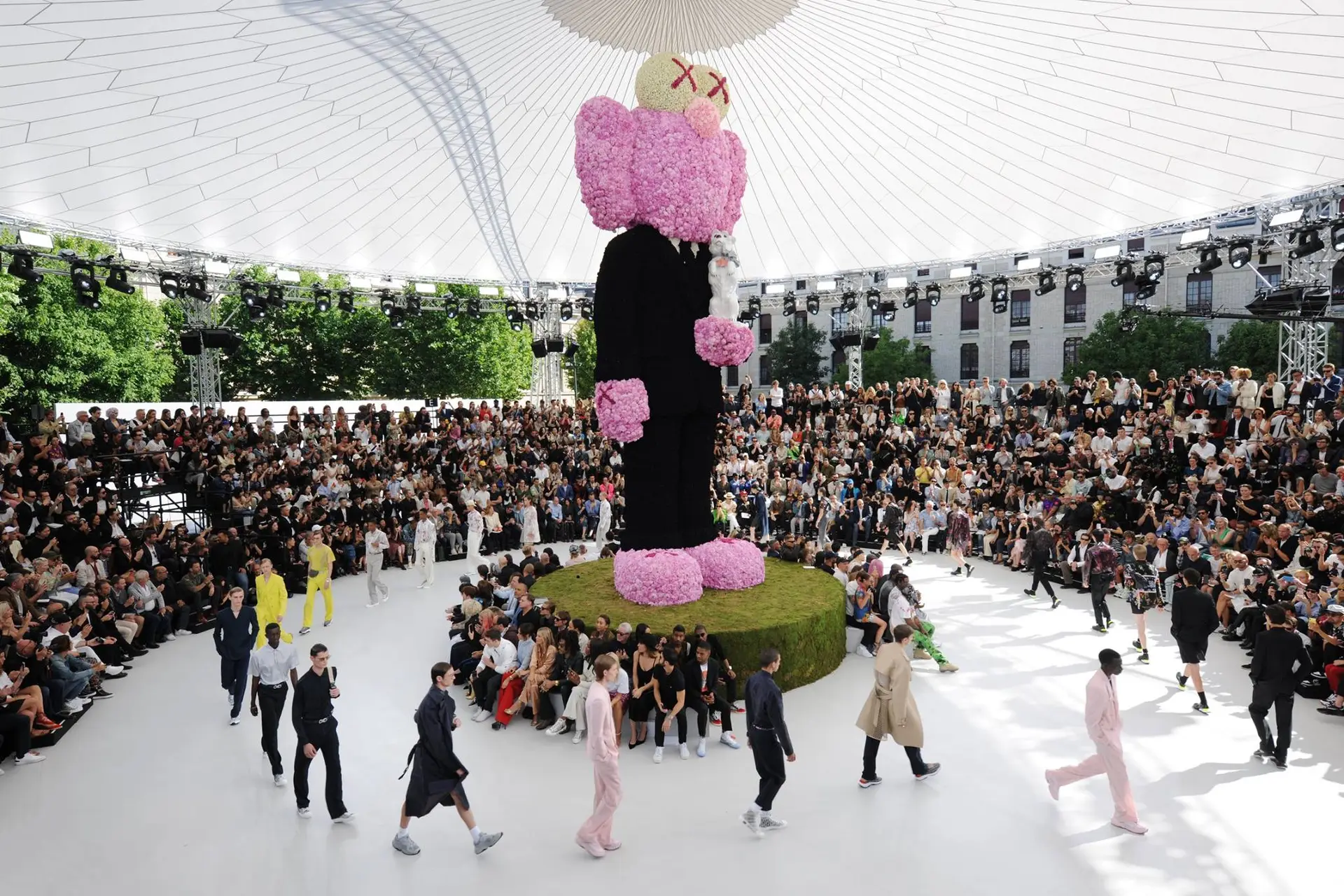 Uitgelicht Perfect Sky-doek tijdens een bedrijfsevent van Dior in Parijs